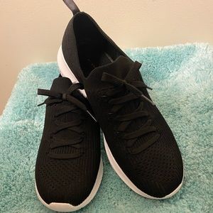 Black Memory Foam Skechers. Size 9.  EUC